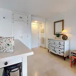 1 Bedroom Stunning In Appartamento
